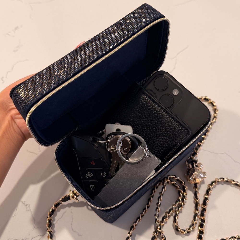 GWP CHANEL Beauté Midnight Blue Cosmetic Case with Unbranded Gold Chain NWOT - Picture 7 of 8